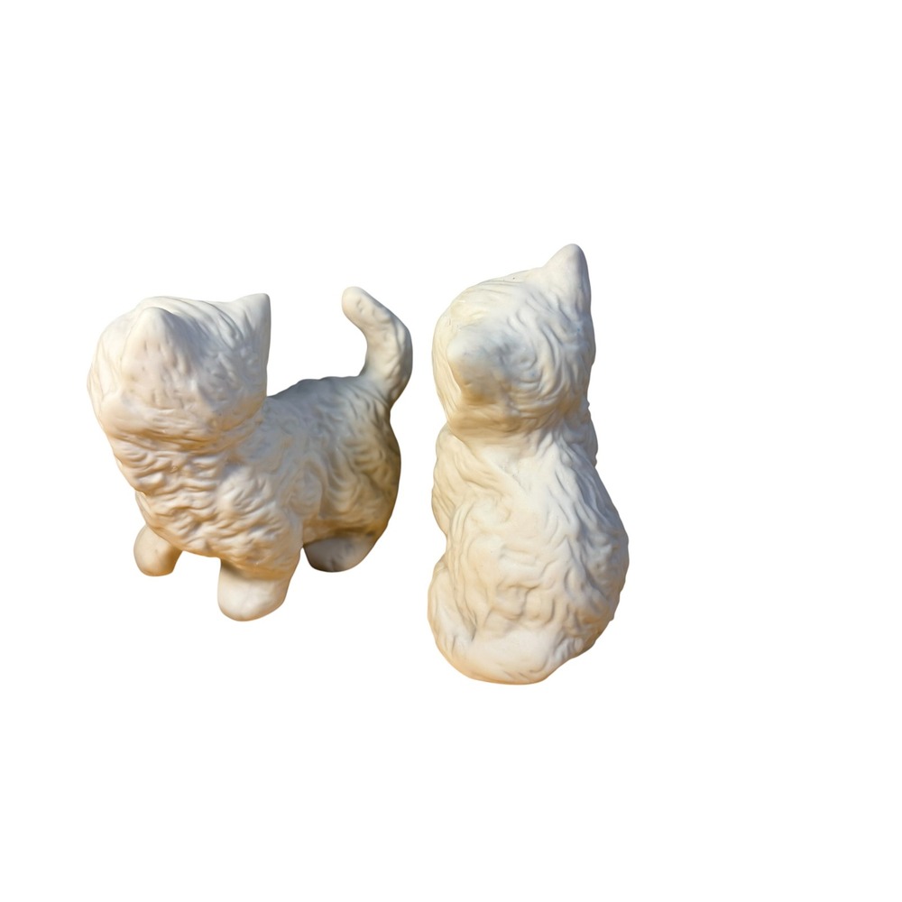 Vintage White Playful Kitten Figurines Set 2 Ceramic Blue Eyes MCM Kitsch Cats - Picture 2 of 8
